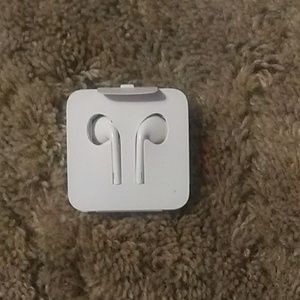 Apple earbuds with adapter